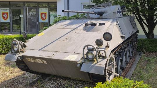 Armored personnel carrier short half group type 11-2